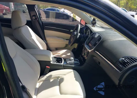 2023 Chrysler 300 Touring L z USA, uszkodzony, nr VIN 2C3CCADG7PH514231